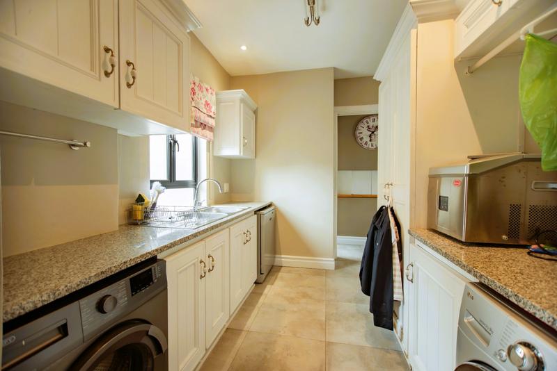 5 Bedroom Property for Sale in Copperleaf Estate Gauteng