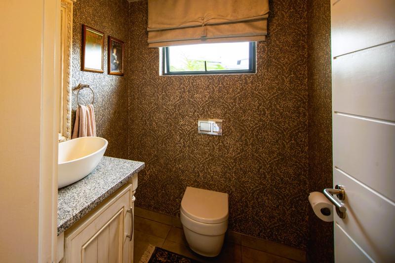 5 Bedroom Property for Sale in Copperleaf Estate Gauteng