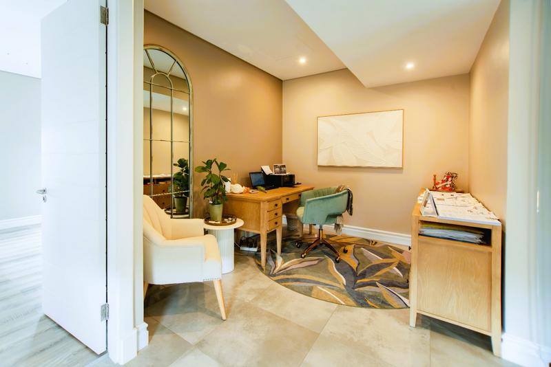 5 Bedroom Property for Sale in Copperleaf Estate Gauteng