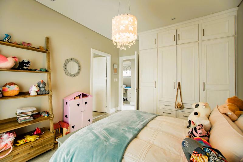 5 Bedroom Property for Sale in Copperleaf Estate Gauteng