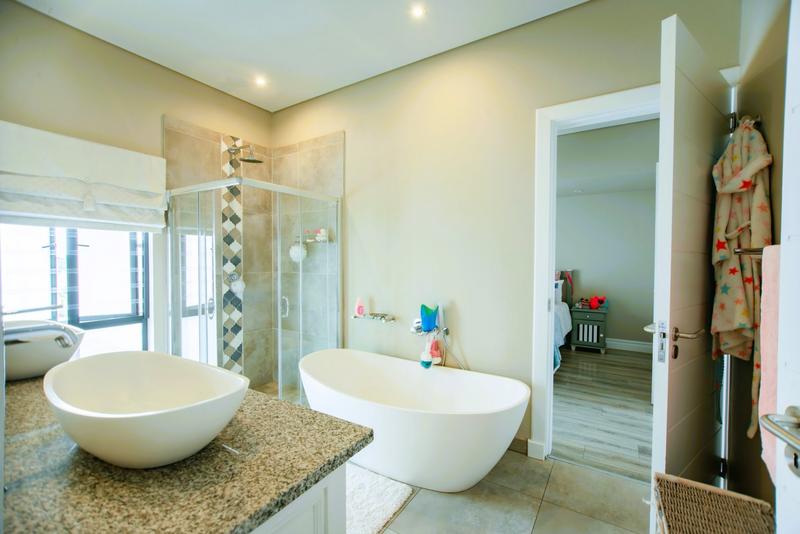 5 Bedroom Property for Sale in Copperleaf Estate Gauteng