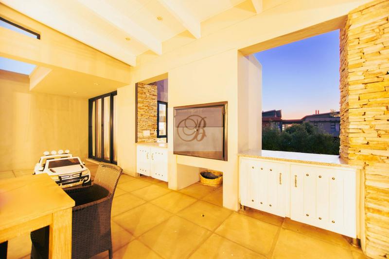 5 Bedroom Property for Sale in Copperleaf Estate Gauteng