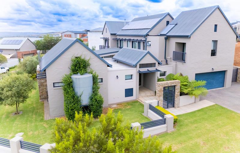 5 Bedroom Property for Sale in Copperleaf Estate Gauteng