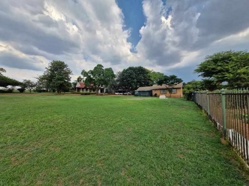 4 Bedroom Property for Sale in Mnandi Gauteng