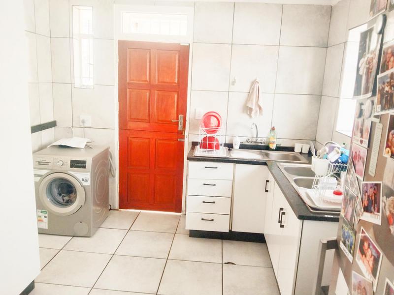 To Let 4 Bedroom Property for Rent in Savoy Estate Gauteng