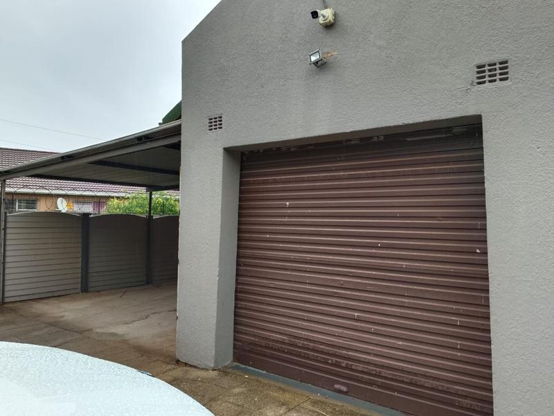 To Let 3 Bedroom Property for Rent in Helikonpark Gauteng