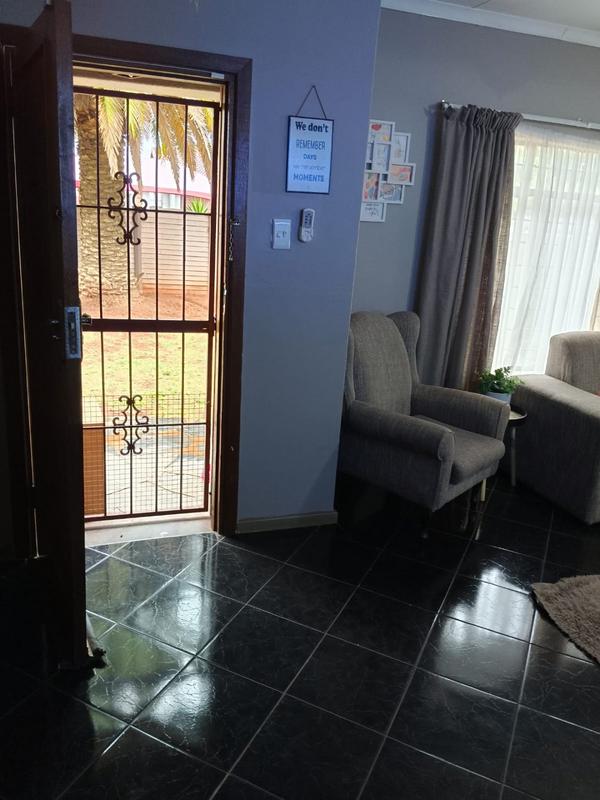 To Let 3 Bedroom Property for Rent in Helikonpark Gauteng