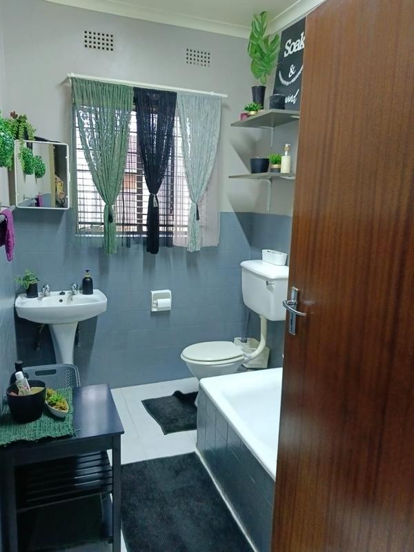 3 Bedroom Property for Sale in Helikonpark Gauteng