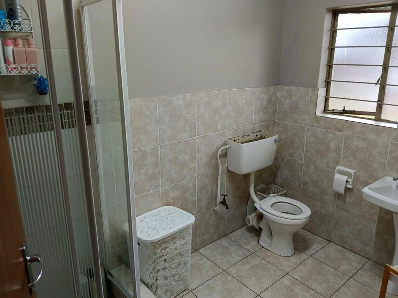 To Let 3 Bedroom Property for Rent in Helikonpark Gauteng