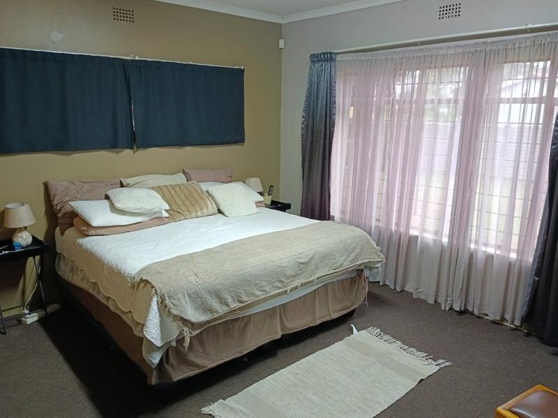 To Let 3 Bedroom Property for Rent in Helikonpark Gauteng