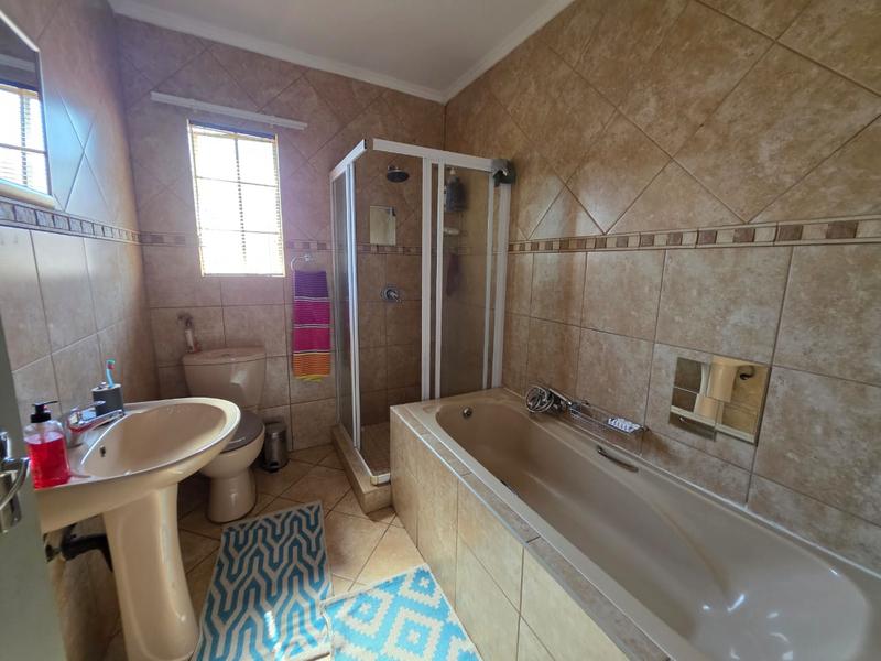 2 Bedroom Property for Sale in Eike Park Gauteng