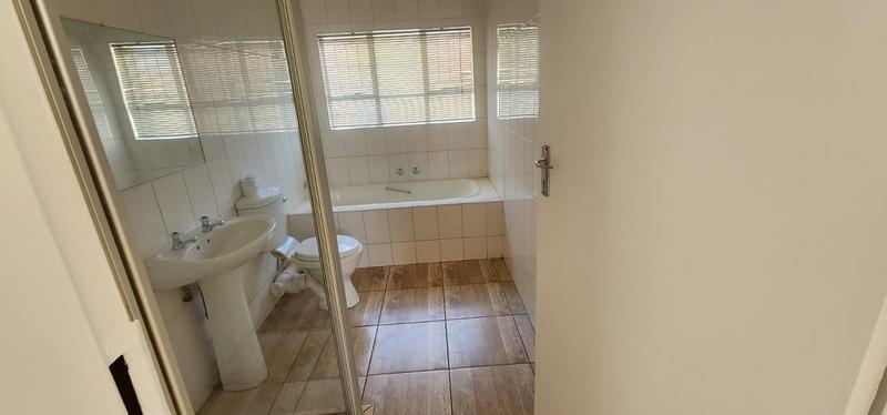 2 Bedroom Property for Sale in Greenhills Gauteng
