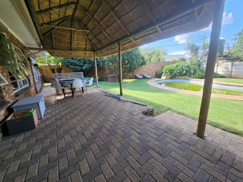 4 Bedroom Property for Sale in Helikonpark Gauteng