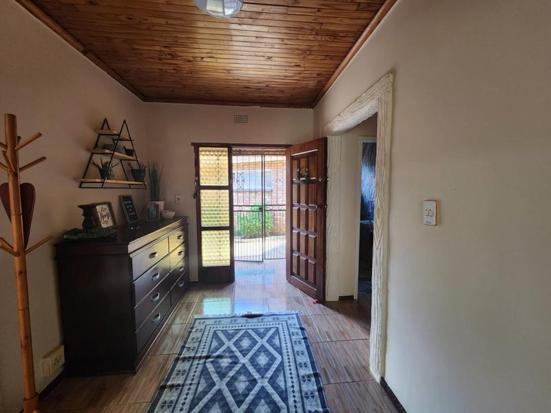 4 Bedroom Property for Sale in Helikonpark Gauteng