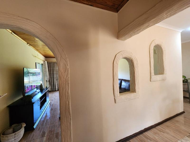 4 Bedroom Property for Sale in Helikonpark Gauteng