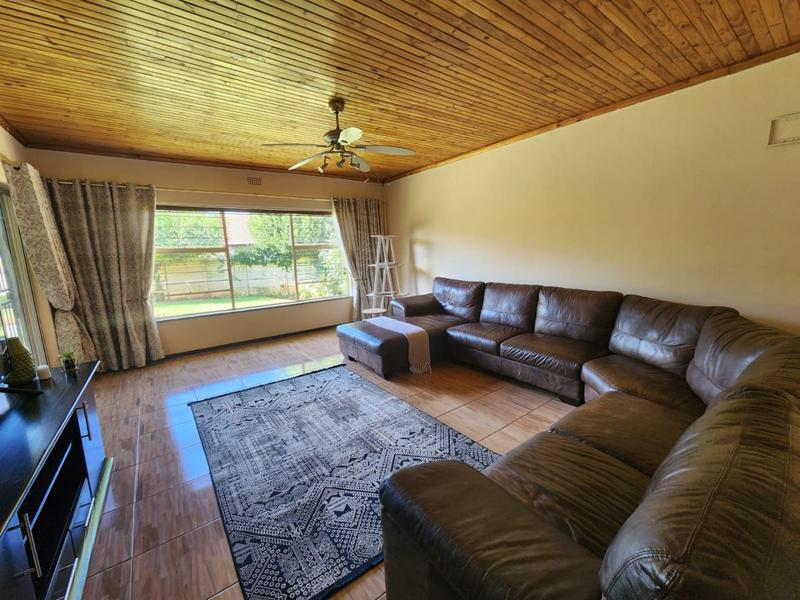 4 Bedroom Property for Sale in Helikonpark Gauteng
