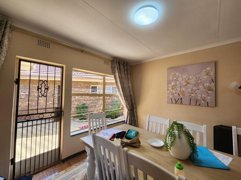 4 Bedroom Property for Sale in Helikonpark Gauteng