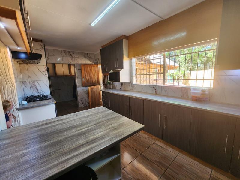 4 Bedroom Property for Sale in Helikonpark Gauteng