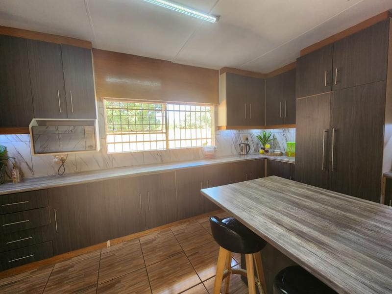 4 Bedroom Property for Sale in Helikonpark Gauteng