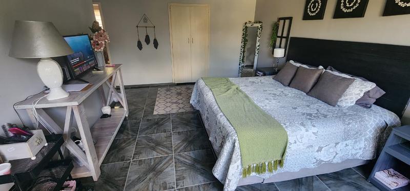 4 Bedroom Property for Sale in Helikonpark Gauteng