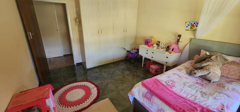 4 Bedroom Property for Sale in Helikonpark Gauteng
