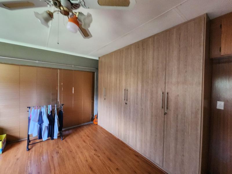 4 Bedroom Property for Sale in Helikonpark Gauteng