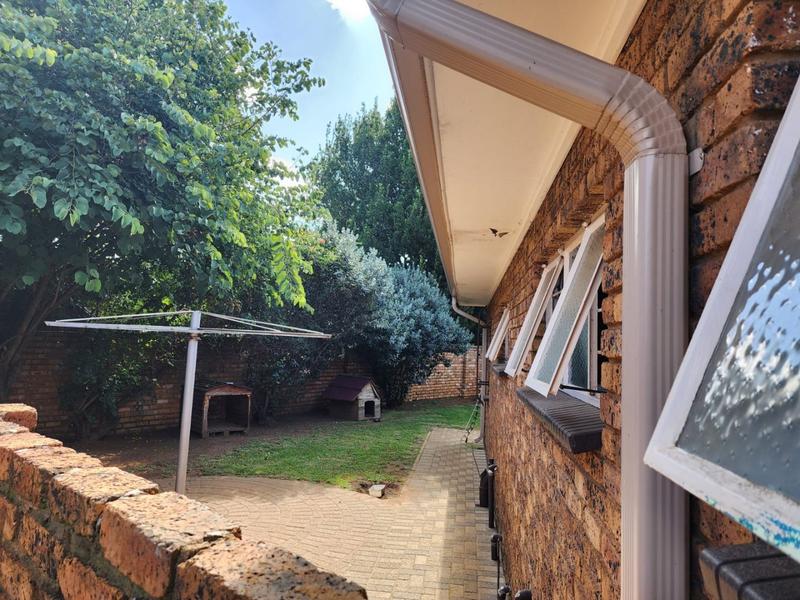 4 Bedroom Property for Sale in Helikonpark Gauteng