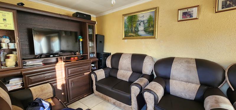 2 Bedroom Property for Sale in Toekomsrus Gauteng