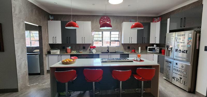 5 Bedroom Property for Sale in Wilbotsdal A H Gauteng