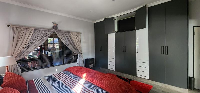 5 Bedroom Property for Sale in Wilbotsdal A H Gauteng