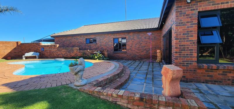 5 Bedroom Property for Sale in Wilbotsdal A H Gauteng