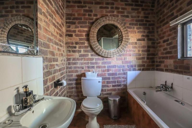 4 Bedroom Property for Sale in Hekpoort Gauteng