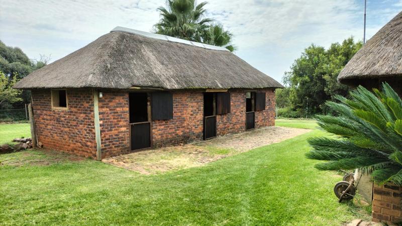 4 Bedroom Property for Sale in Hekpoort Gauteng