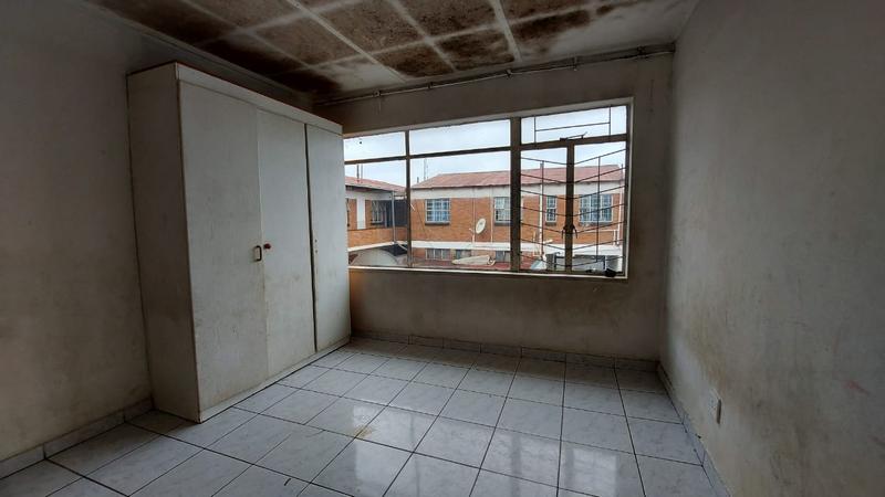 1 Bedroom Property for Sale in Randfontein Central Gauteng