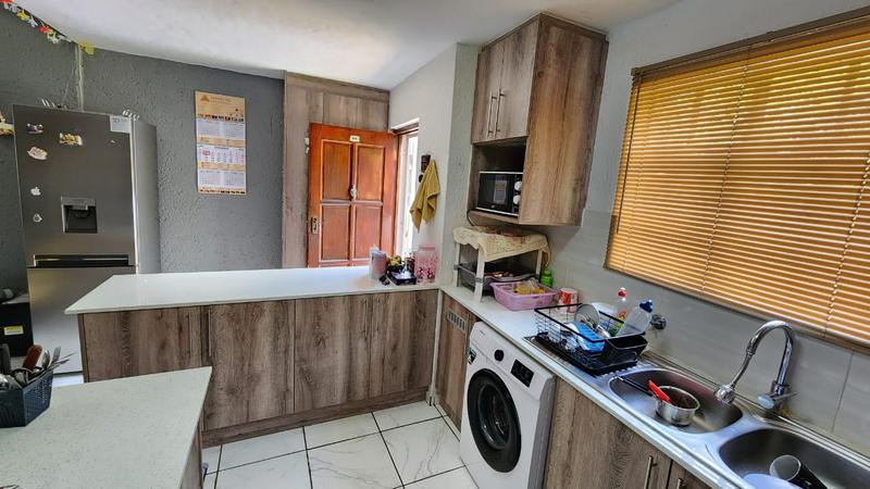 2 Bedroom Property for Sale in Bassonia Gauteng
