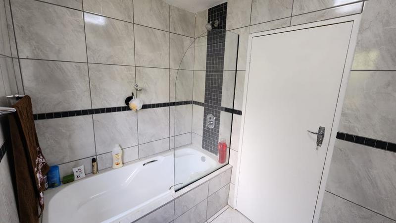 2 Bedroom Property for Sale in Bassonia Gauteng