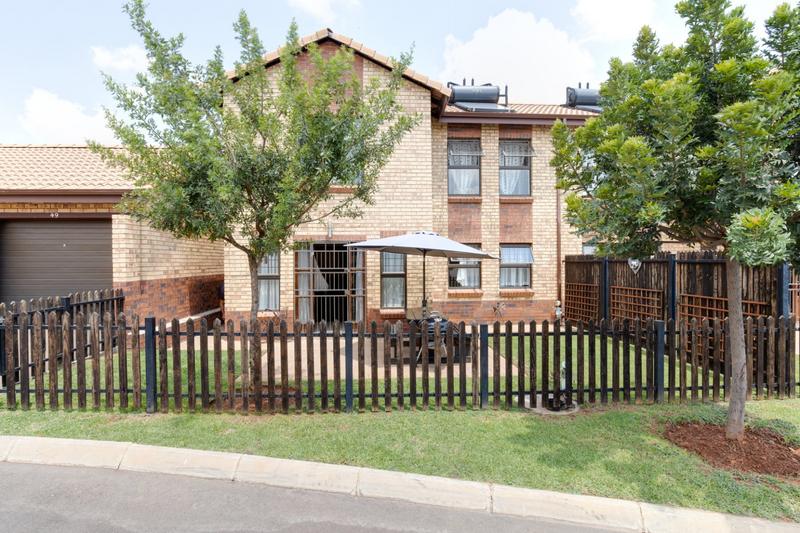 To Let 3 Bedroom Property for Rent in Die Hoewes Gauteng