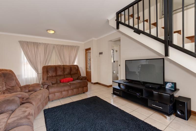 To Let 3 Bedroom Property for Rent in Die Hoewes Gauteng