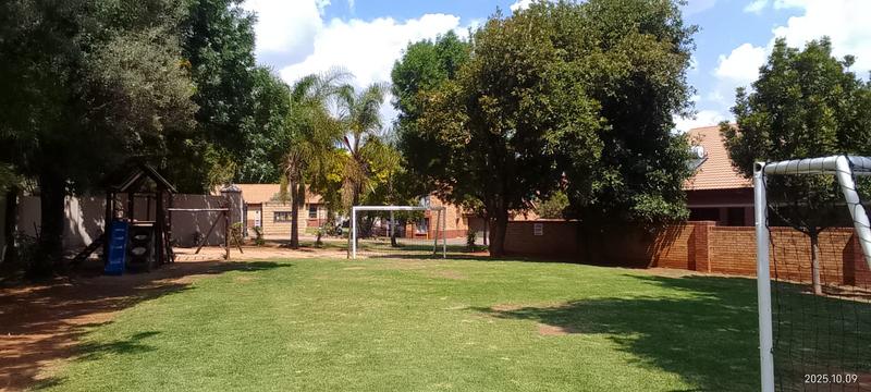 To Let 3 Bedroom Property for Rent in Die Hoewes Gauteng