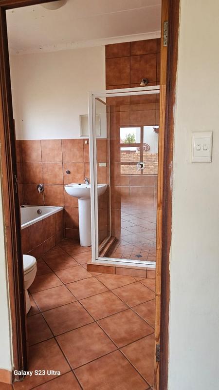 To Let 4 Bedroom Property for Rent in Heatherview Gauteng