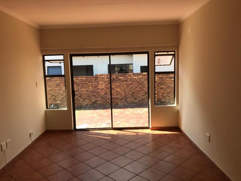 To Let 4 Bedroom Property for Rent in Heatherview Gauteng