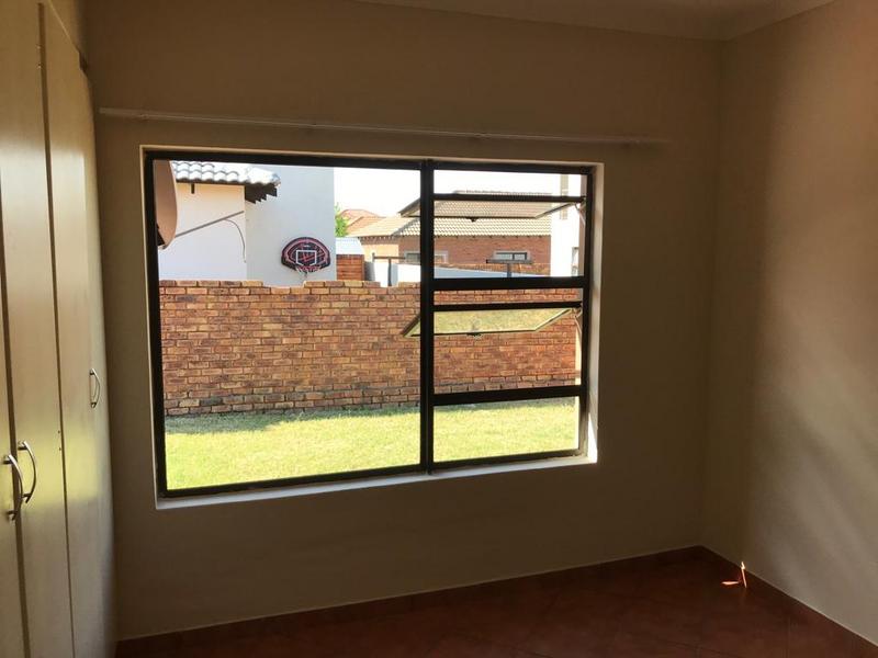 To Let 4 Bedroom Property for Rent in Heatherview Gauteng