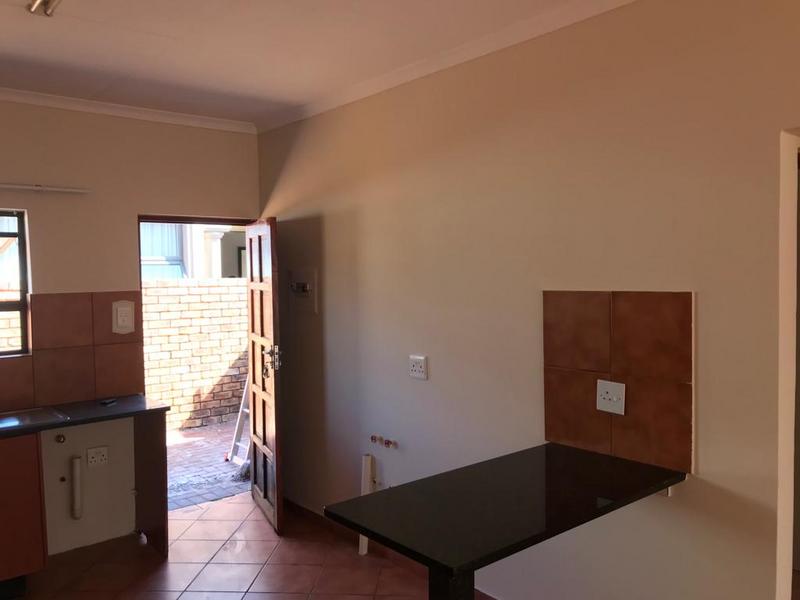 To Let 4 Bedroom Property for Rent in Heatherview Gauteng