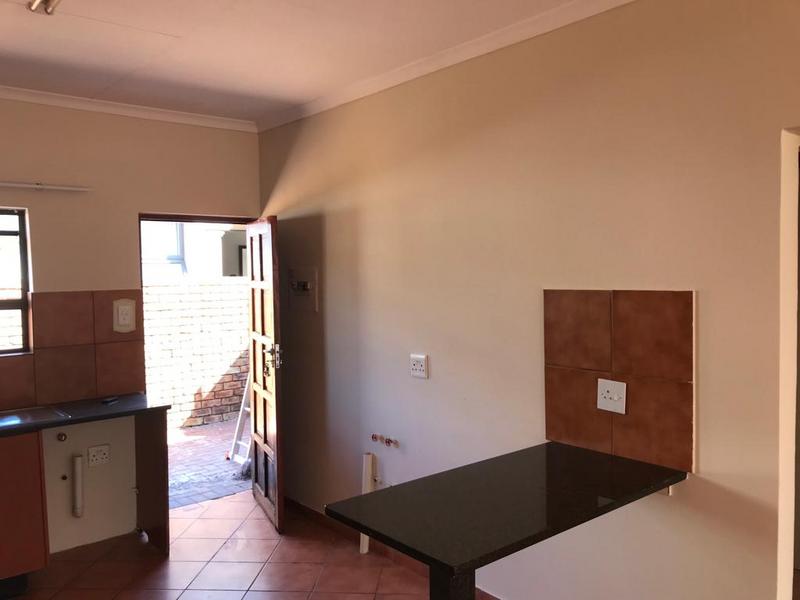 To Let 4 Bedroom Property for Rent in Heatherview Gauteng