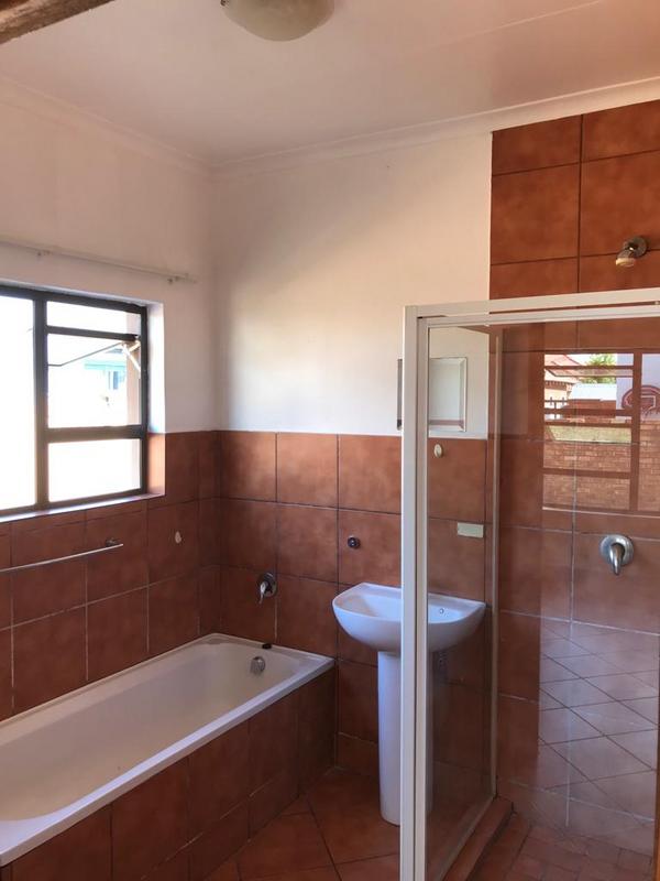 To Let 4 Bedroom Property for Rent in Heatherview Gauteng