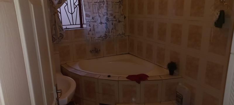 2 Bedroom Property for Sale in Mohlakeng Gauteng