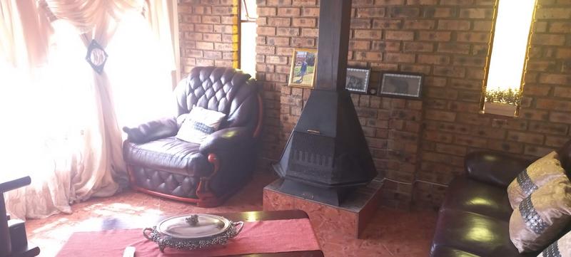 2 Bedroom Property for Sale in Mohlakeng Gauteng