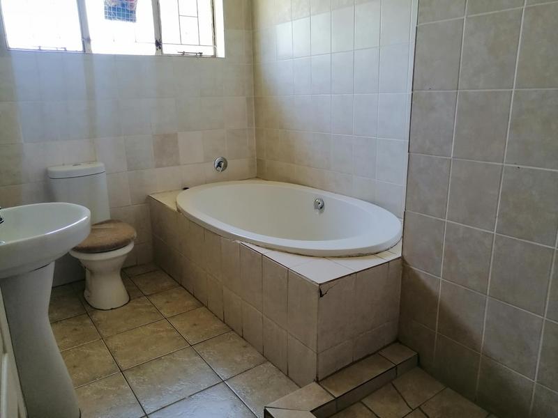 1 Bedroom Property for Sale in Birchleigh North Gauteng