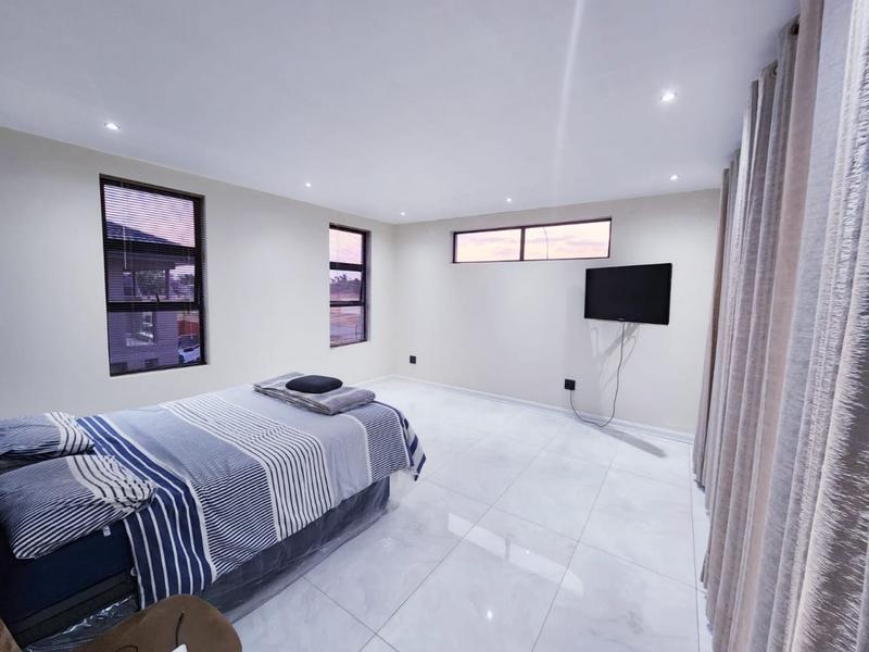 5 Bedroom Property for Sale in Glen Marais Gauteng