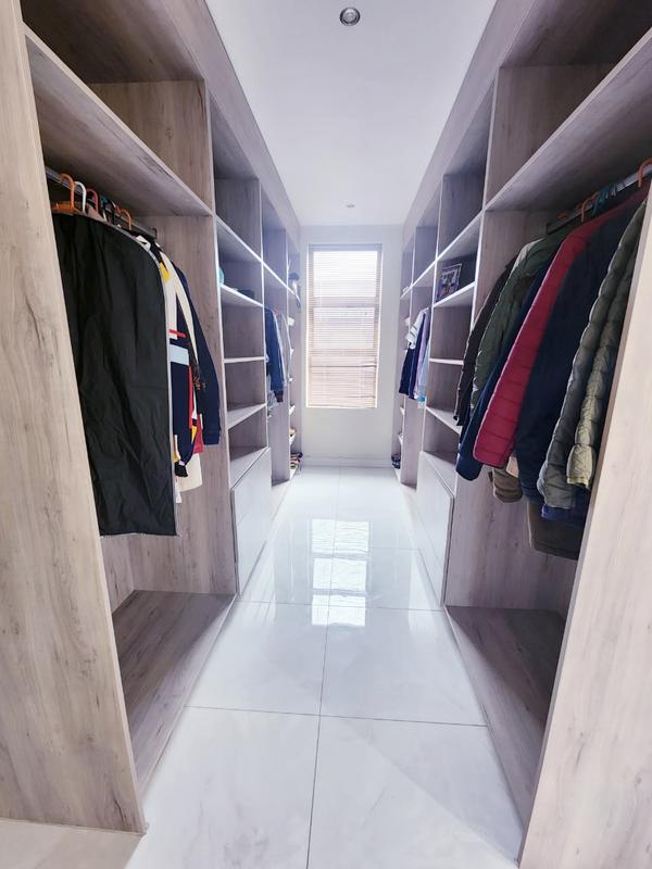 5 Bedroom Property for Sale in Glen Marais Gauteng